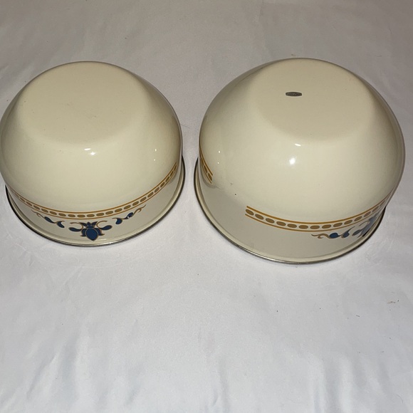 Vintage enamel nesting mixing bowls - Picture 6 of 7